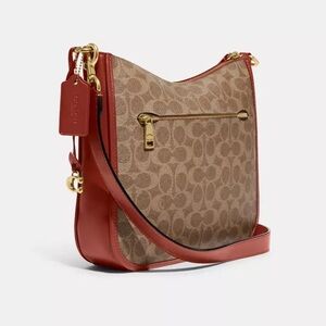Coach Chaise Crossbody Bag – Like New – Adjustable Strap